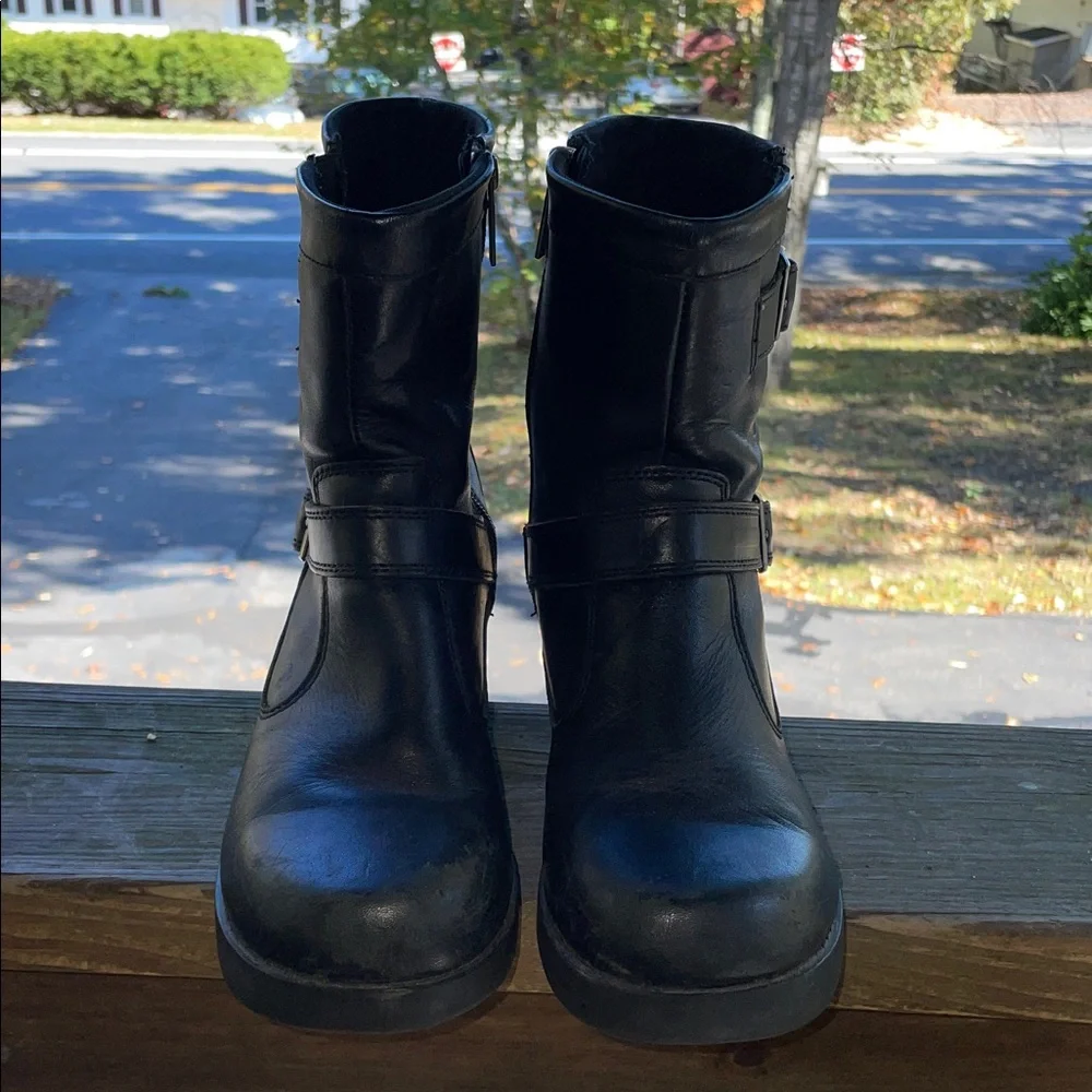 Harley Davidson Black Leather Ankle Boots with Buckles - Picture 2 of 2